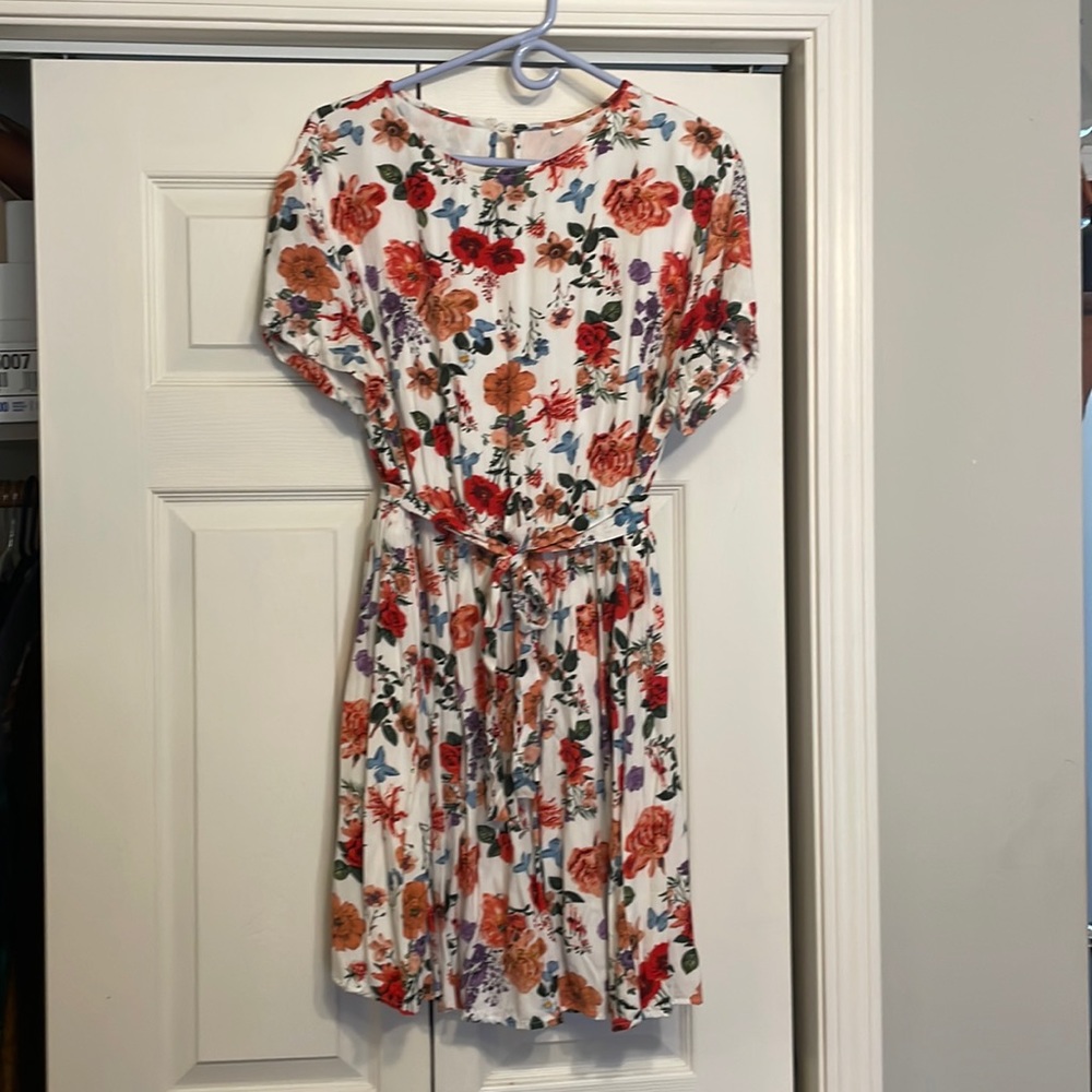 Stretchy floral mini dress